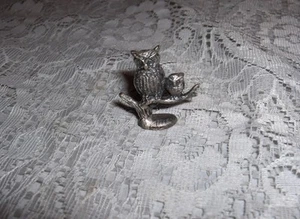 Estatuilla tótem fetiche vintage de búhos de peltre de rama coleccionable - Imagen 1 de 1