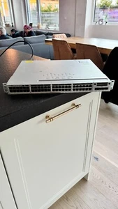 Cisco WS-C3850-48U-L Stackable 48x UPOE LAN Base switch C3850-NM-4-1G 2x PSU - Afbeelding 1 van 12