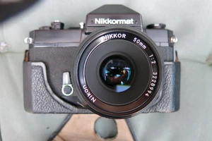 Nikkormat FT2 (Nikon) mit Objektiv 2,0 50mm - Bild 1 von 4
