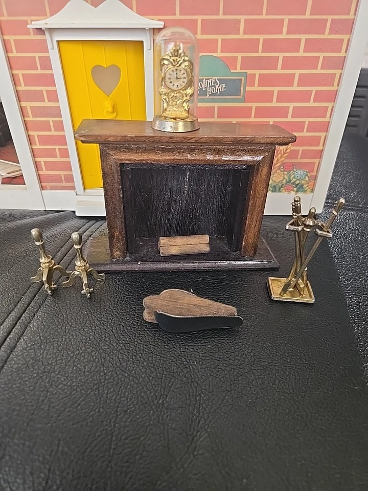 Manto de chimenea vintage para casa de muñecas, reloj, fuelle, de pie, cepillo, póker, troncos Foto 1 de 4