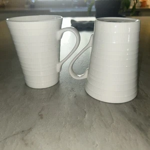 Set of 2 Mikasa Ciera White Swirl Bone China Coffee Tea Mugs Excellent Condition - Picture 1 of 5