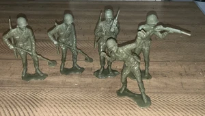 5 Large Vintage WW II Army Men Plastic Green 6" inch Figures 1960s Unmarked - Picture 1 of 4