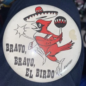 RARE VINTAGE 1967 St Louis Cardinals BRAVO EL BIRDO PIN! USED WEAR - Picture 1 of 2