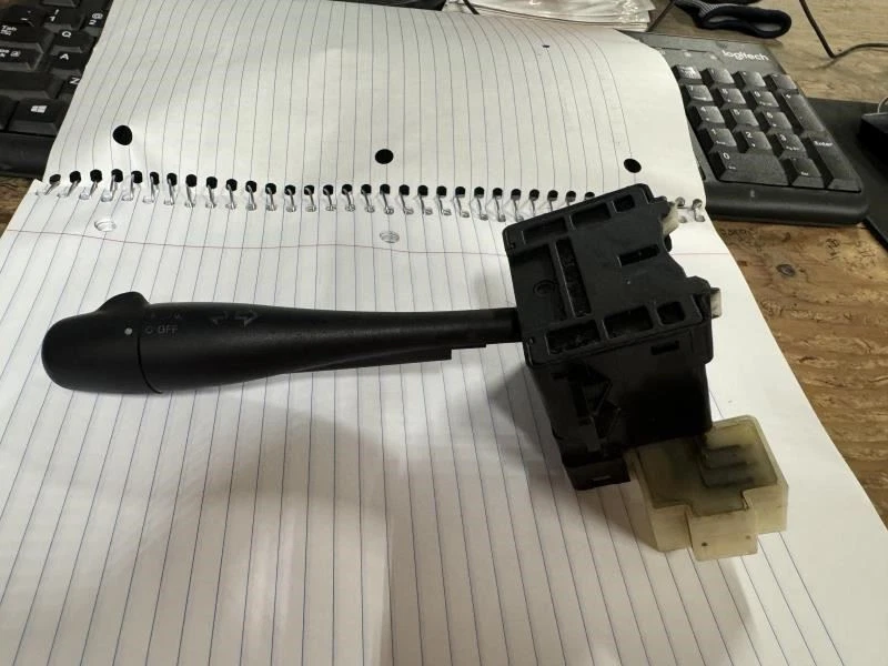 Interruptor de columna intermitente y faros para camioneta Nissan 87-93 3841 Foto 1 de 3