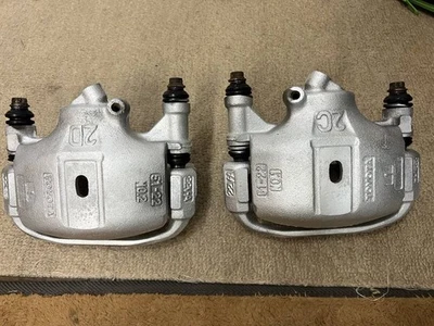 Juego de pinzas de freno delanteras Toyota AW11 MR2 OEM L/R reconstruidas revisadas JDM Foto 1 de 4