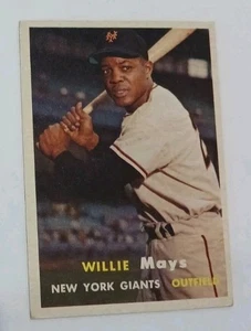 Vintage 1957 Topps Baseball #10 WILLIE MAYS Card Set Break NO Creases Giants HOF - Picture 1 of 2