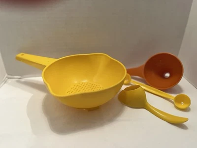 Tupperware 1 Qt Amarillo Colador Melón Bailarina y Huevo Scooper Naranja Embudo De Colección Foto 1 de 4