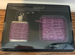 Juego de regalo de acero inoxidable cocodrilo púrpura Sicura frasco 1 oz y cinta métrica Nuevo en caja - Imagen 1 de 2