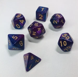 D&D Würfel Set blau & lila mit goldener Nummerierung & einer gratis lila Würfeltasche - Bild 1 von 2