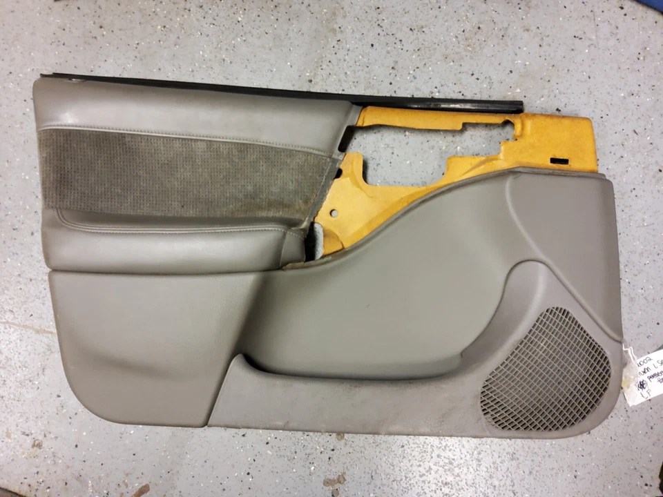 Panel de puerta delantera izquierda del conductor Saturn L300 L200 L100 2001-2005 serie L gris OEM Foto 1 de 4