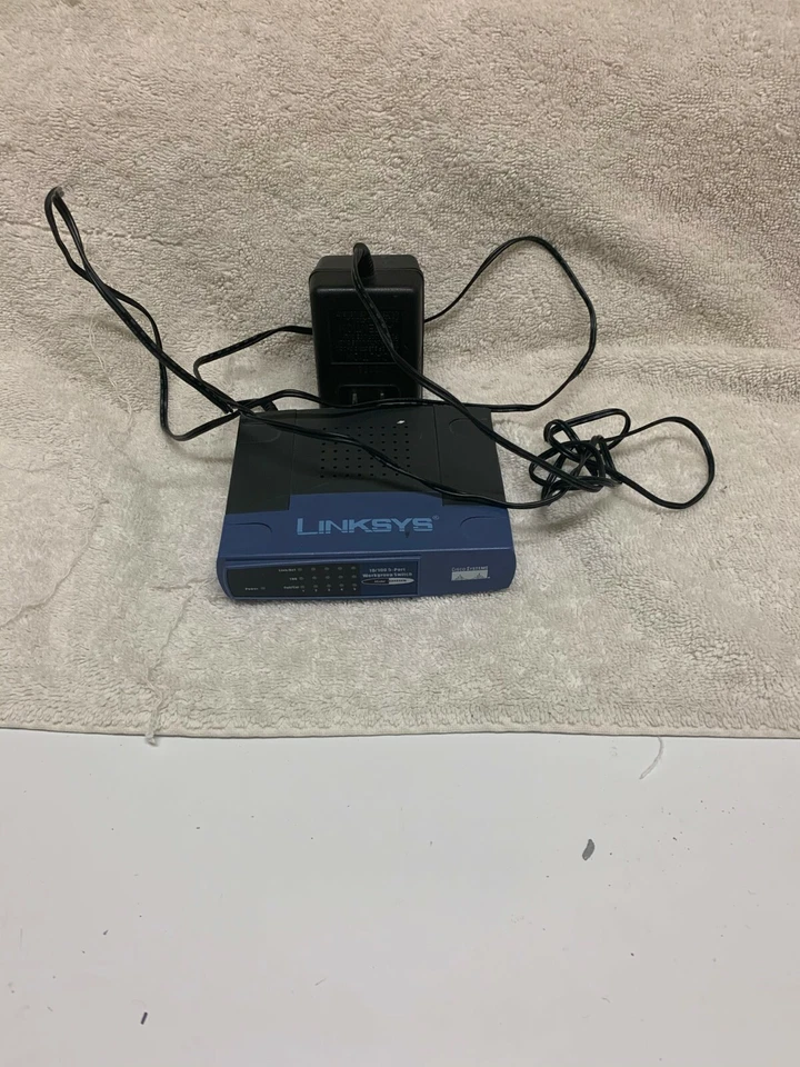 Linksys EZXS55W v3 EtherFast 5-Ports External Switch - Image 1 of 1