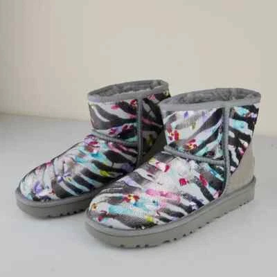 Talla: 7 / Botas Ugg clásicas mini flor tigre para mujer Foto 1 de 4