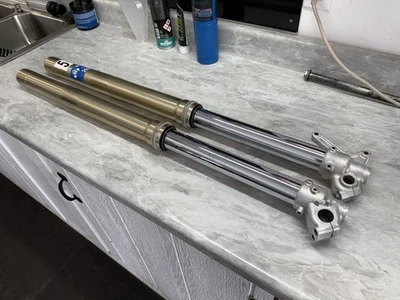 2005 05 YZ250F YZ 250 Yz125 KYB 48 SSS Juego de horquillas delanteras suspensión amortiguador Foto 1 de 4