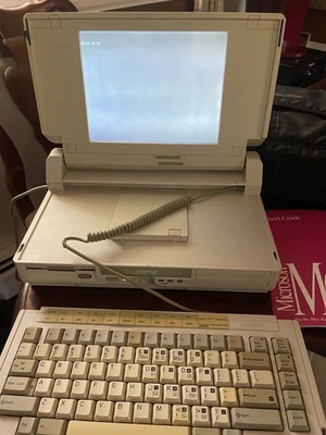 Computer portatile VINTAGE Compaq SLT 286 modello 2680 si accende con custodia - Immagine 1 di 4