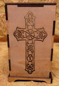 Lasergravierte Holz Votivbox entworfen von mir mit Keltenkreuz Design - Bild 1 von 12