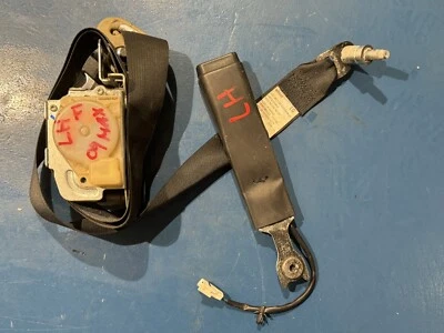 2009 - 2014 Nissan Maxima Drivers retrator de cinto de segurança dianteiro com fivela preto - Imagem 1 de 4