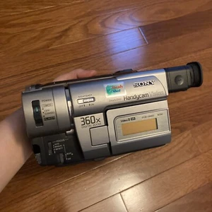 Sony CCD-TRV57 Hi8 NightShot Handycam Vision video camera recorder Works READ - Picture 1 of 24