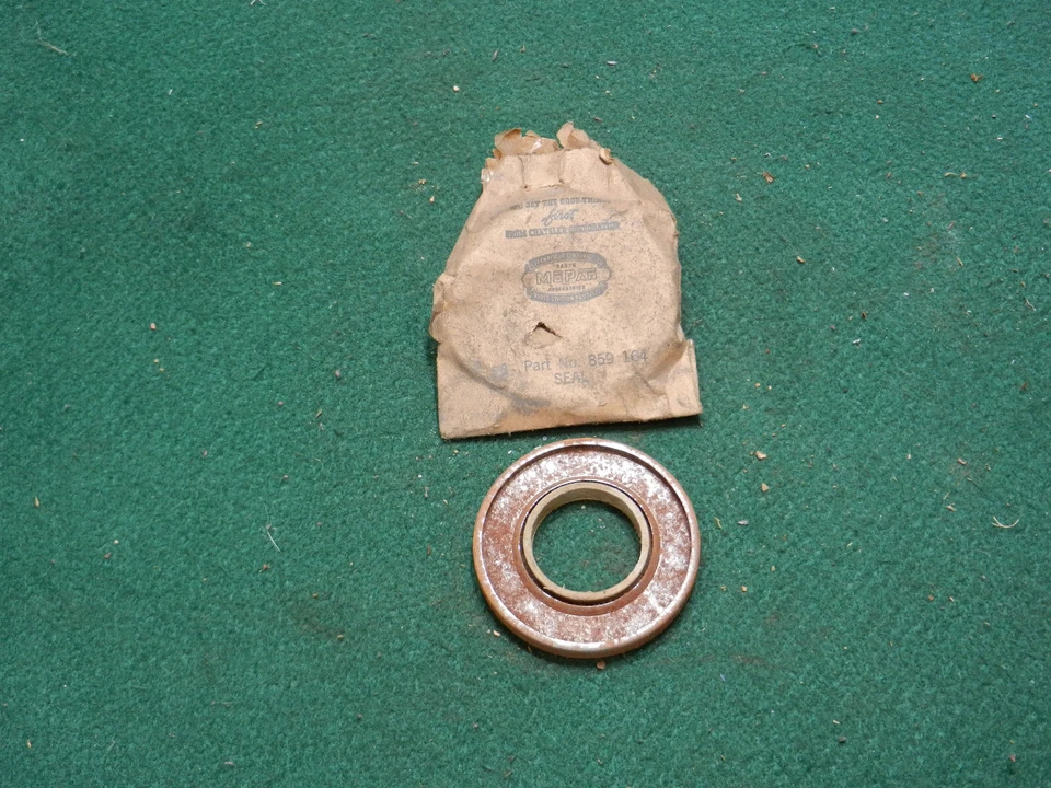 Par de vedação de roda traseira NOS para Dodge DeSoto Chrysler Plymouth 1946-61 - Imagem 1 de 1