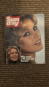 SUNDAY November 28 1982, NEWS OF THE WORLD MAGAZINE, Brigitte Bardot, VINTAGE - Picture 1 of 4