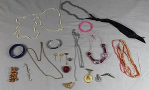 20x älterer Modeschmuck - Ketten , Broschen , Anstecknadel , Armreif /S49 - Bild 1 von 12