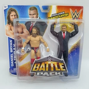 WWE DANIEL BRYAN & TRIPLE H Battle Pack Includes Handcuff 2014 Mattel SEALED - Picture 1 of 13