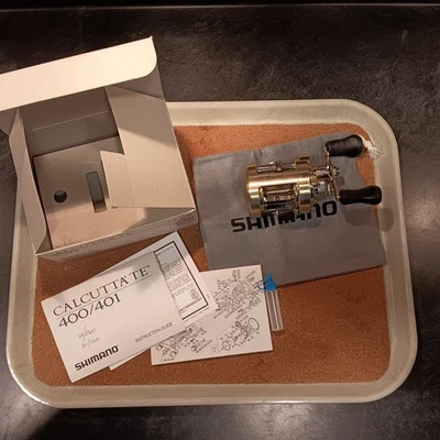 CARRETE SHIMANO CALCUTTA 400TE 5.0:1 Baitcast Pesca Musky Muskier Lubina Lucio Foto 1 de 4
