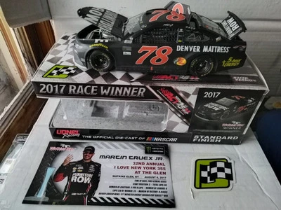 Martin Truex Jr. 1/24 2017 #78 fila de muebles 8/6/17 Watkins Glen ganar autografiado Foto 1 de 4