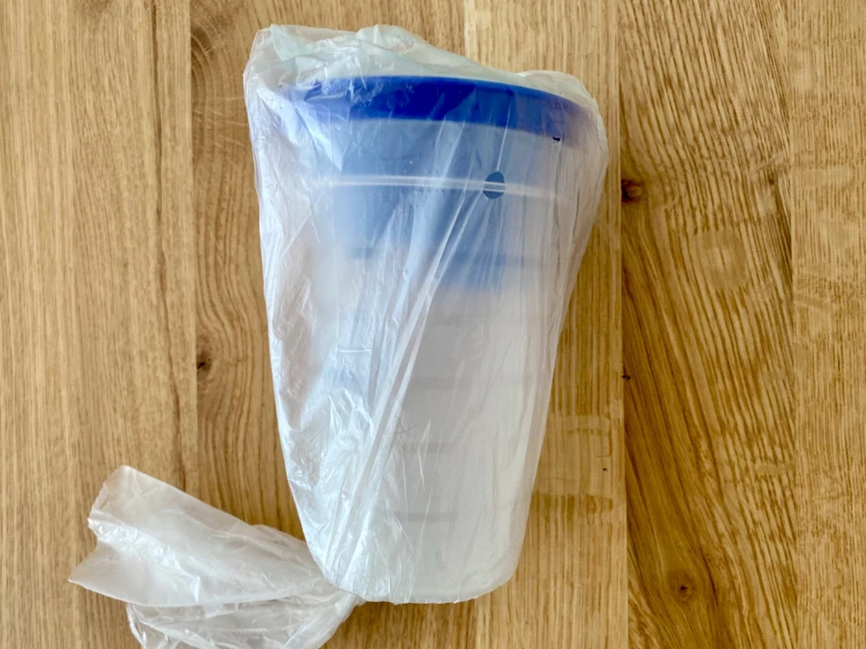 Tupperware Schüttelbecher Shaker Mixer 250ml blau - NEU - Bild 1 von 1