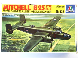 Italeri 1:72 Scale North American B25 Mitchell Type B/C model kit # 123 - Bild 1 von 7