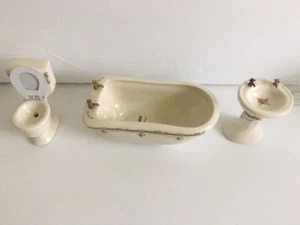 Miniature Dollhouse Bathroom Ceramic 3 Piece Bath Set VTG Tub Sink Toilet Flower - Picture 1 of 8