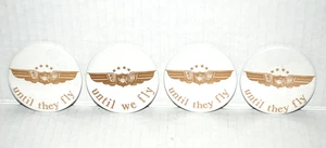 UNITED AIR LINES Until They Fly Pinback Botones Vintage Años 70 Juego de 4 Nuevo de Lote Antiguo - Imagen 1 de 13