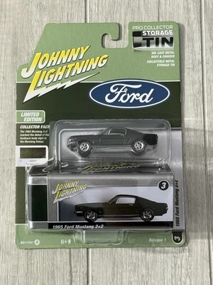 1/64 JOHNNY LIGHTNING COLLECTOR STORAGE TIN 1965 FORD MUSTANG 2+2 DARK GREEN - Image 1 of 4