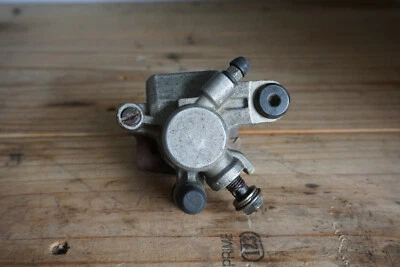 Pinza de freno trasera Suzuki RM250 RM 250 2001-2006 69100-37F20-999 Foto 1 de 4