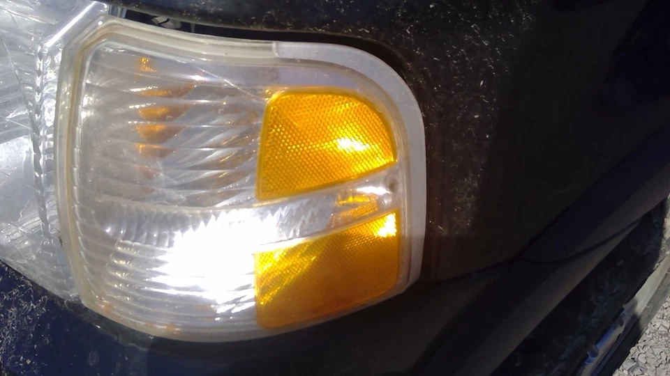 Conjunto de luz de estacionamiento/señal de giro usado se adapta a: Ford Explorer 2003 Park Lamp-Tur Foto 1 de 4