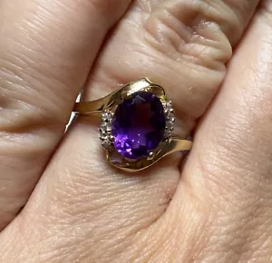 Anello a torsione in oro giallo 9 kt 375 con ametista e diamanti - misura N - Foto 1 di 5
