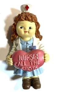 "Nurses Call The Shots" Resin Figur 4" kleines Mädchen Krankenschwester mit Herz - Bild 1 von 4