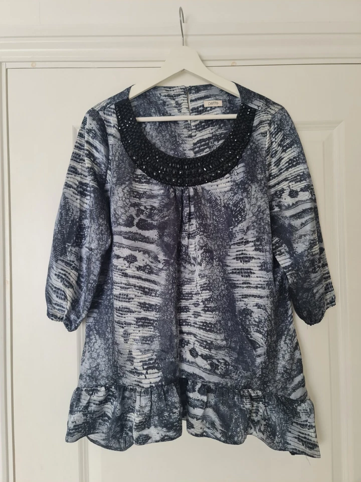 Ladies lovely ,grey,silver rhinestone  satin party blouse Size 16-18 petite. New - Image 1 of 4