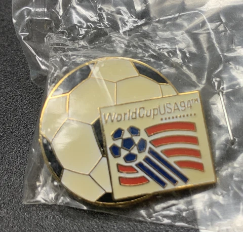 USA 1994 World Cup soccer pin - logo on ball - football badge Cover