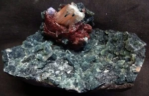 RED HEULANDITE AND STILBITE CRYSTALS IN SEMI GEODE OF CORAL CHALCEDONY MATRIX - Picture 1 of 4