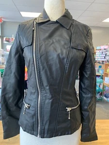 GIACCA Kill City nera vegan in pelle con cerniera diagonale taglia small nuova con etichette $131 - Foto 1 di 9