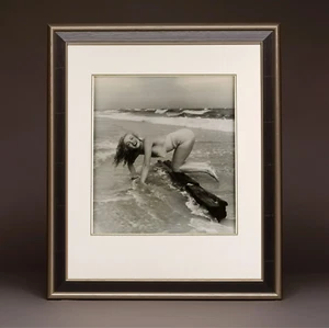 Marilyn Monroe "Verspielt am Strand" von Andre De Dienes - Bild 1 von 3