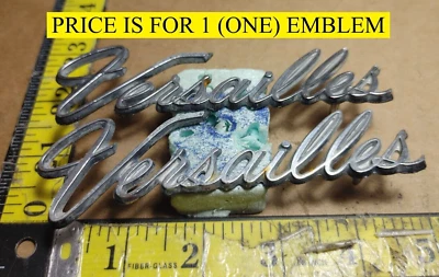 (1) LINCOLN VERSAILLES CIRCA '79 METAL EMBLEM J13X4 2304 AXXX {5738) - Image 1 of 4