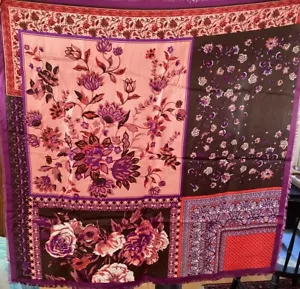 "Bufanda cuadrada de seda estampada con mosaicos florales BCBGMaxazria 34""" - Imagen 1 de 3