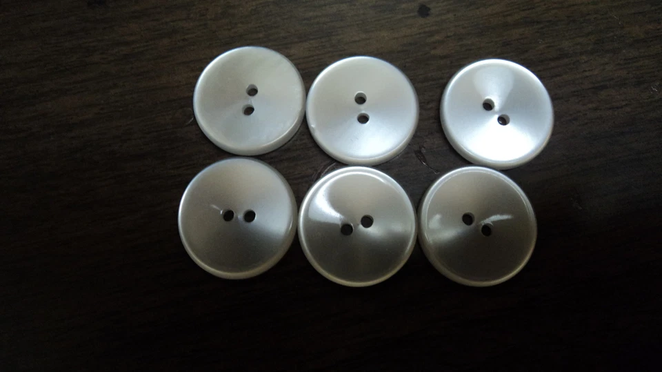 BOTÓN POLIÉSTER-2 AGUJEROS-TALLA 36-7/8" DIÁMETRO.  HECHO EN AMÉRICA. 1 Foto 1 de 1