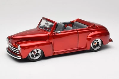 30028 Ford Cabriolet Red Metallic Road Signature 1:18 - Immagine 1 di 4