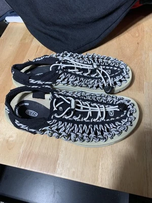 KEEN UNEEK Sandals Womens Size 7.5 Black Gray Woven Cord Bungee Water 1014628 - Image 1 of 4