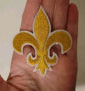 Fleur de Lis - Gold Metallic - gestickter Bügelbild Applikation Aufnäher - 2,5" hoch - Bild 1 von 2