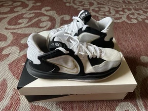 Nike Kyrie 5 Low White Black Metallic Gold Size 8. 5 - Picture 1 of 6