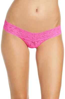 Tanga de tiro bajo de encaje Hanky Panky rosa firma talla única L57334 Foto 1 de 3