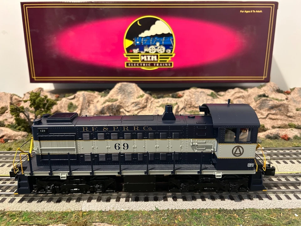MTH 20-2498-3 Richmond Fredericksburg and Potomac S2 Diesel Dummy LN/Box - Image 1 of 4